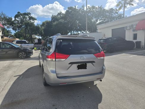 Used 2012 Toyota Sienna Minivan 4D image 8