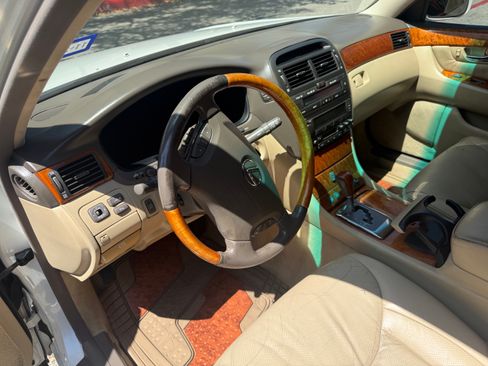 Used 2005 Lexus LS 430 w/ Premium Pkg RWD image 9