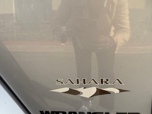 Used 2016 Jeep Wrangler Unlimited Sahara w/ Connectivity Group image 13