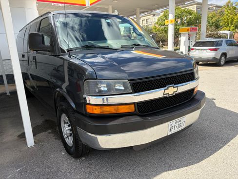 Used 2016 Chevrolet Express 2500 Extended image 5