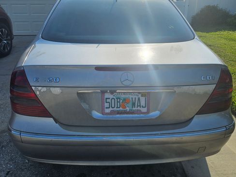 Used 2005 Mercedes-Benz E 320 CDI Sedan image 4