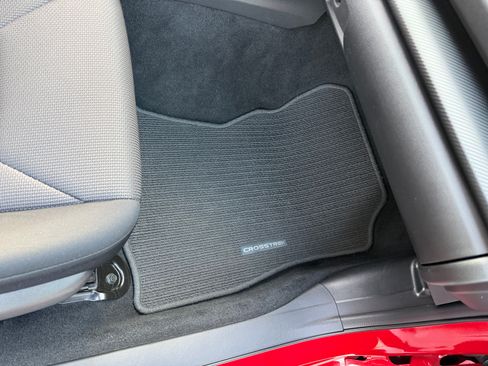 Used 2023 Subaru Crosstrek 2.0i image 5