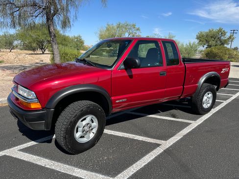 Used 1998 Chevrolet S10 Pickup LS w/ Preferred Equipment Group AWD/4WD image 1