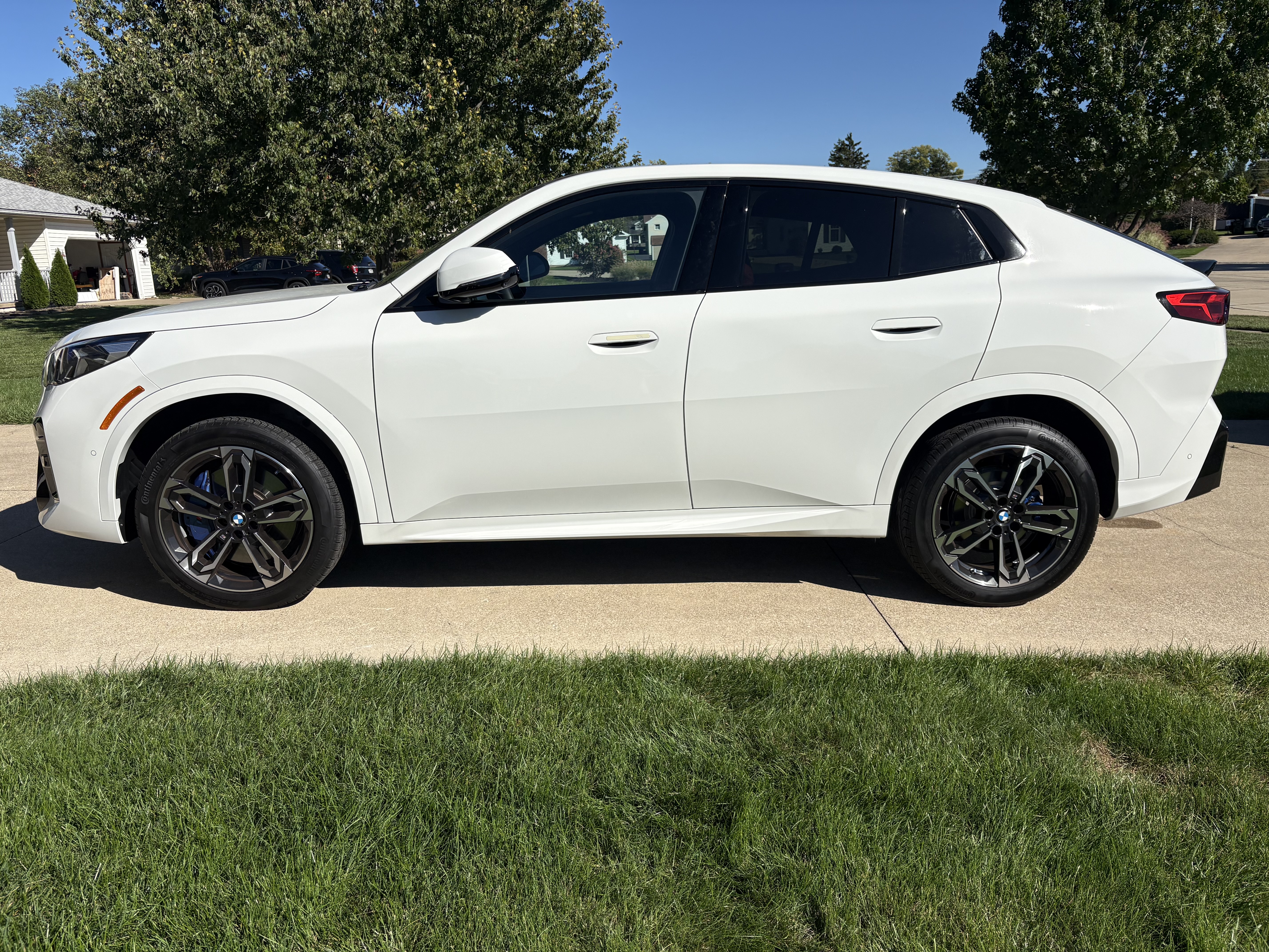 Used 2025 BMW X2 xDrive28i w/ Technology Package AWD/4WD image 6