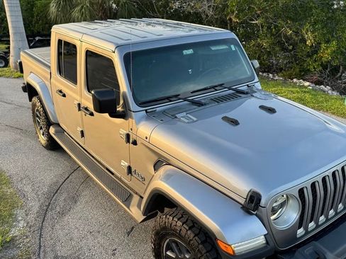 Used 2020 Jeep Gladiator Overland image 5