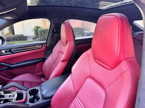 Used 2022 Porsche Cayenne GTS image 11