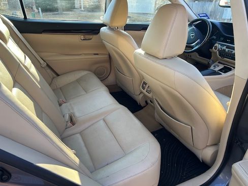 Used 2015 Lexus ES 350 w/ Luxury Package image 2