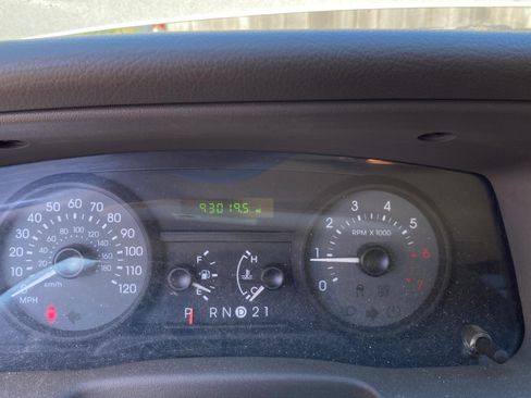 Used 2006 Mercury Grand Marquis GS RWD image 6