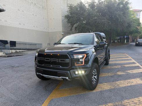 Used 2018 Ford F150 Raptor w/ Equipment Group 802A Luxury image 11