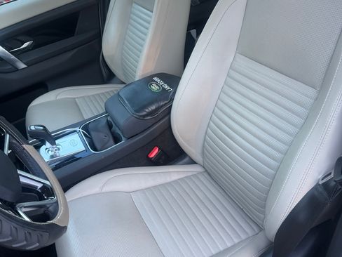 Used 2023 Land Rover Discovery Sport S image 10