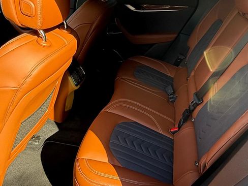 Used 2019 Maserati Levante S GranLusso image 11