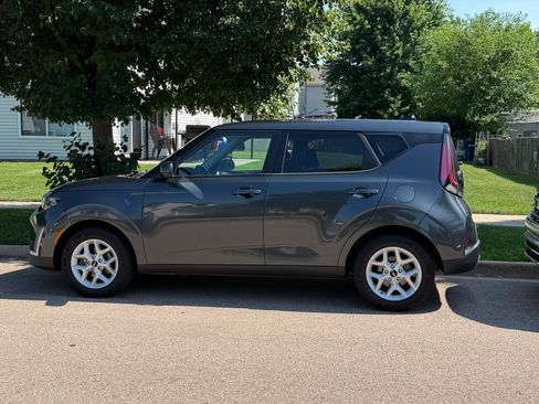 Used 2024 Kia Soul LX w/ Option Group 015 FWD image 1