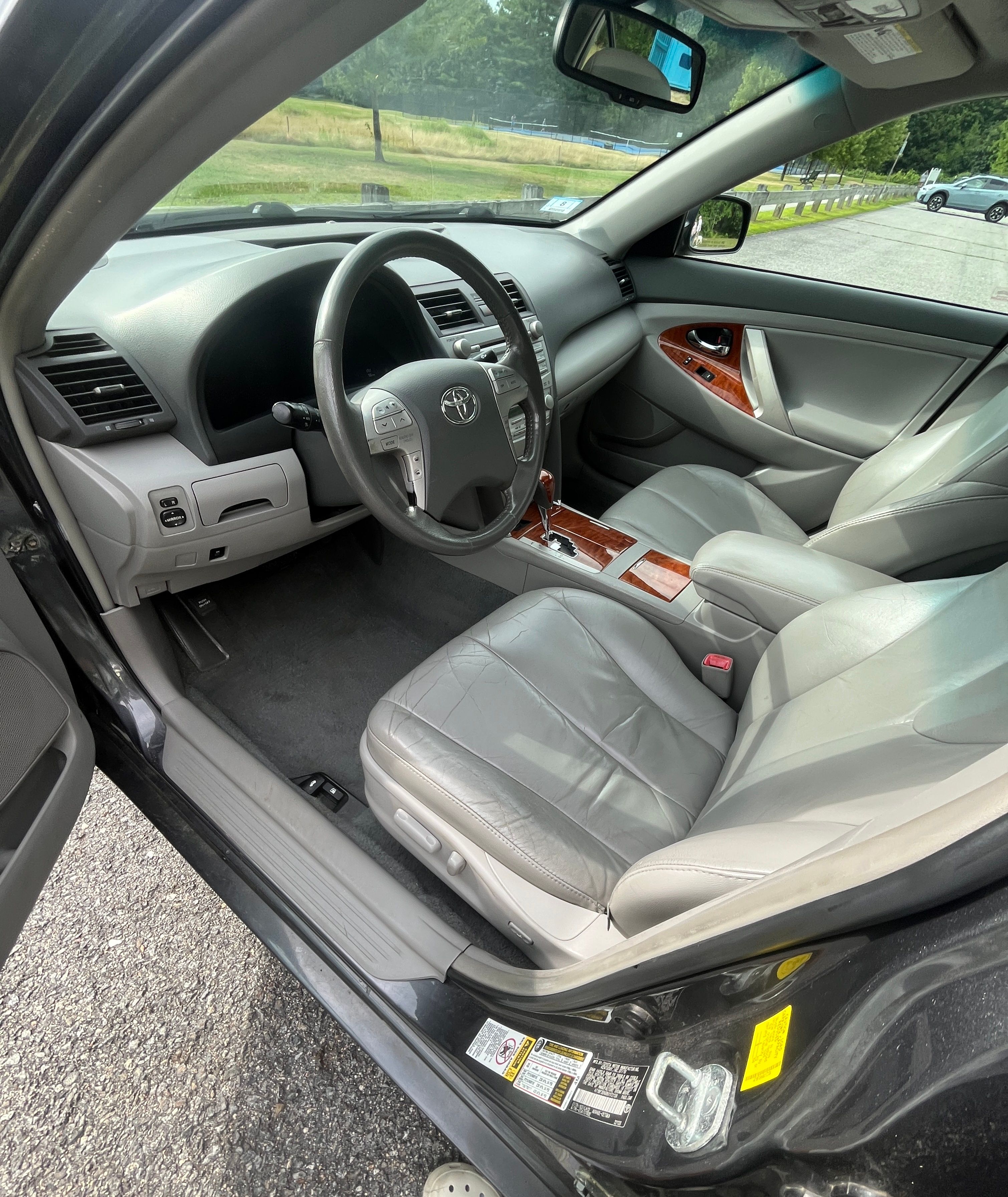 Used 2011 Toyota Camry XLE w/ XLE Extra-Value Pkg #2 FWD image 9
