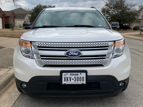 Used 2014 Ford Explorer XLT w/ Equipment Group 202A image 10