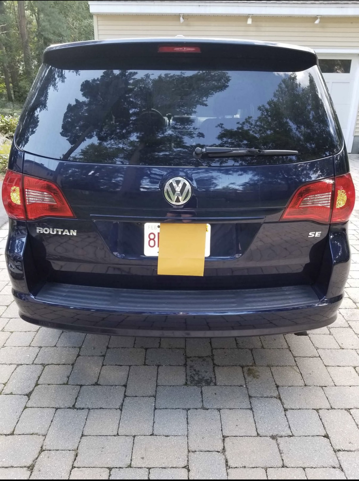 Used 2014 Volkswagen Routan SE FWD image 13