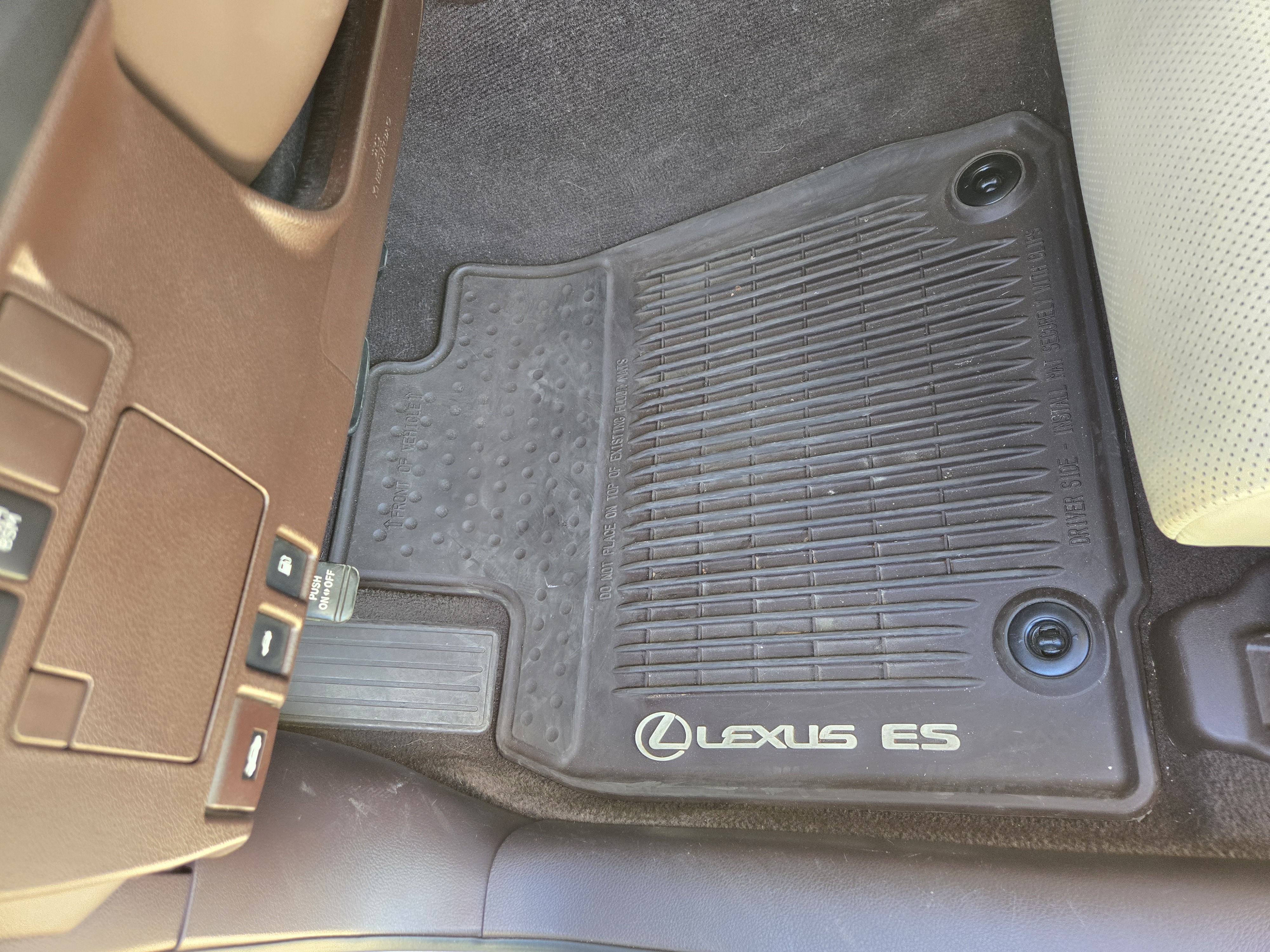 Used 2017 Lexus ES 300h w/ Ultra Luxury Package FWD image 20
