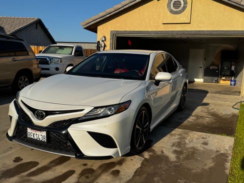 Used 2018 Toyota Camry XSE image 5