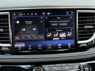 Used 2023 Chrysler Pacifica Touring-L w/ S Appearance Package FWD image 13