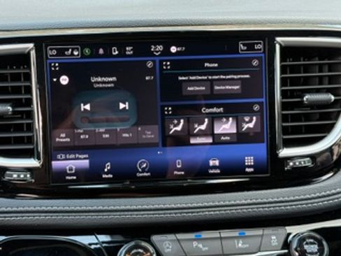 Used 2023 Chrysler Pacifica Touring-L w/ S Appearance Package FWD image 13