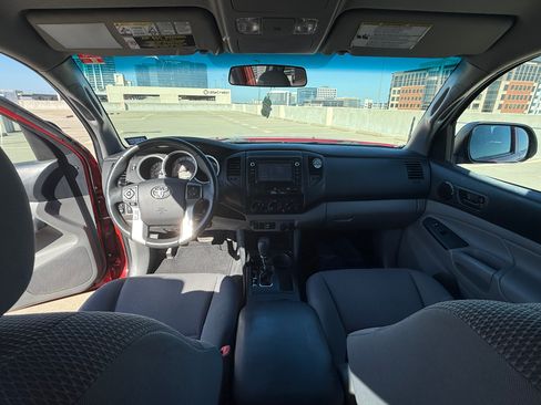 Used 2014 Toyota Tacoma PreRunner w/ Convenience Package image 13