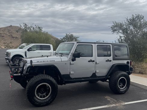 Used 2015 Jeep Wrangler Unlimited Rubicon w/ Connectivity Group image 4