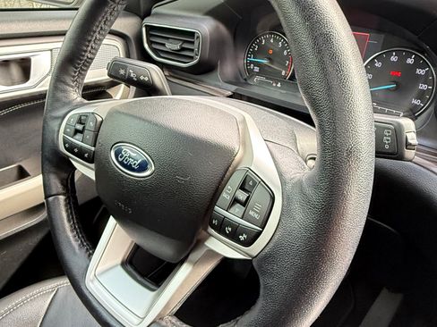 Used 2022 Ford Explorer Limited w/ Equipment Group 301A image 8