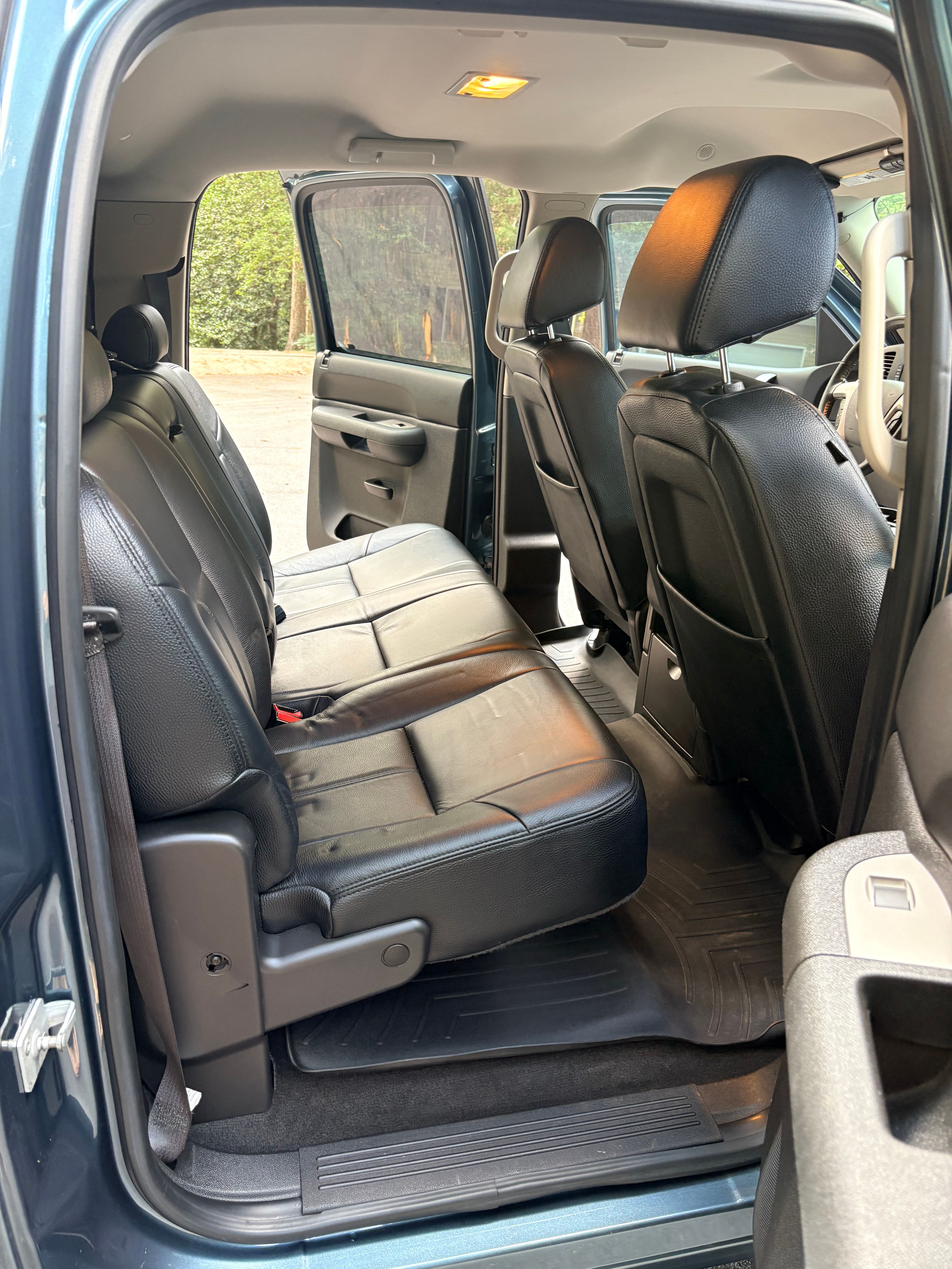 Used 2010 Chevrolet Silverado 1500 LT w/ Power Pack Plus AWD/4WD image 28