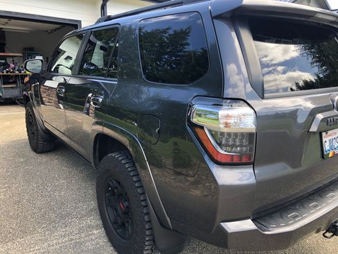 Used 2018 Toyota 4Runner SR5 Premium image 16