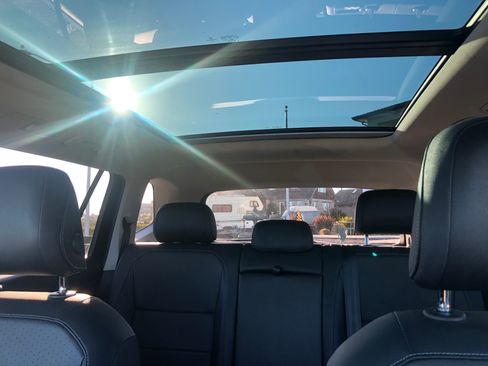 Used 2018 Volkswagen Tiguan SE w/ Panoramic Sunroof Package image 13