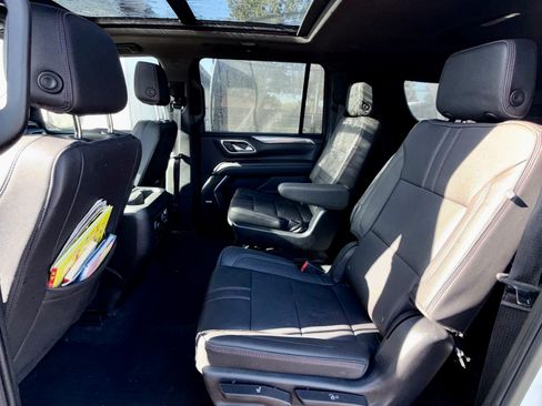 Used 2023 Chevrolet Suburban RST w/ Luxury Package AWD/4WD image 9