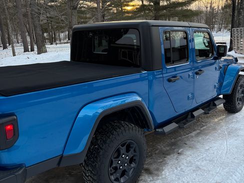 Used 2023 Jeep Gladiator Sport image 12