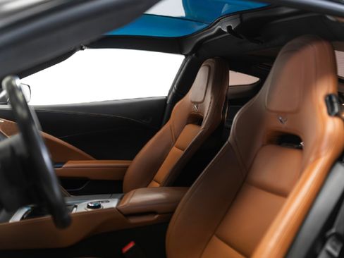 Used 2016 Chevrolet Corvette Z06 w/ 3LZ Preferred Equipment Group image 6