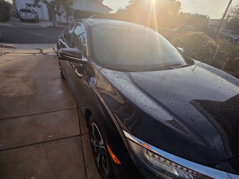 Used 2016 Honda Civic Touring image 1