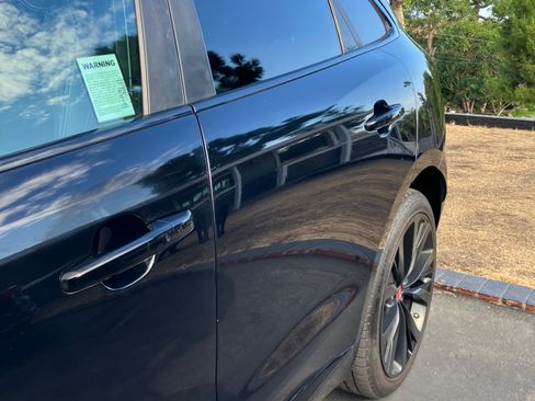 Used 2017 Jaguar F-PACE R-Sport image 12