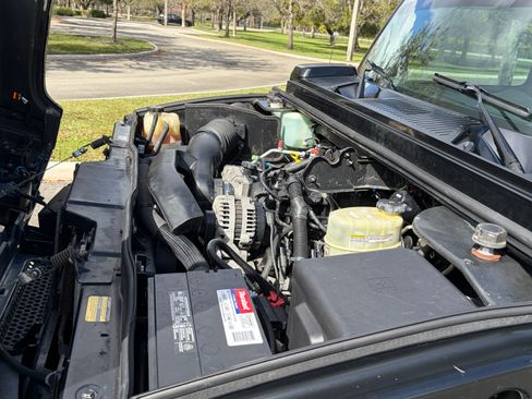 Used 2005 HUMMER H2 SUT Sport Utility Pickup 4D w/ Preferred Equipment Group image 16