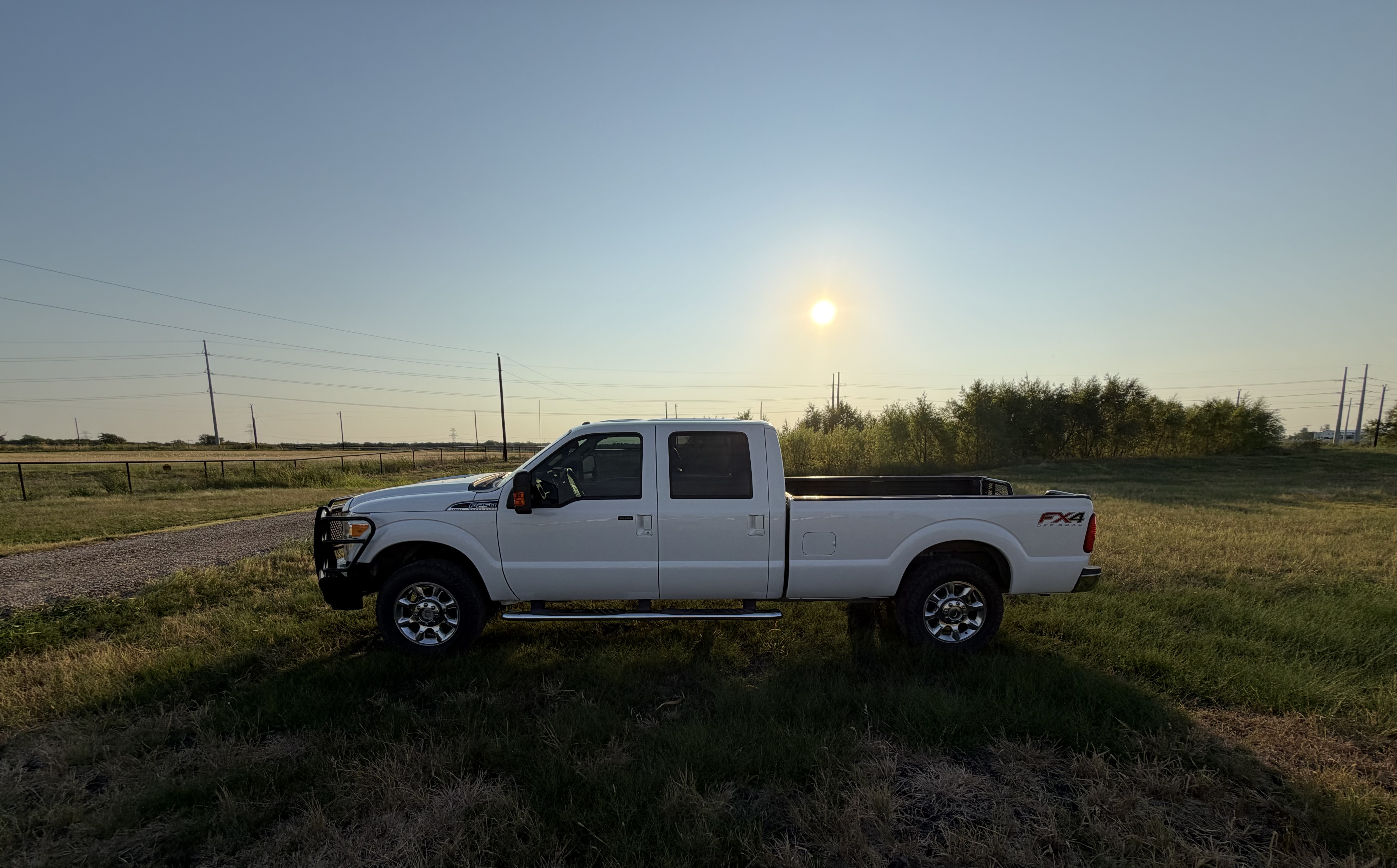 Used 2016 Ford F250 Lariat w/ Lariat Interior Package AWD/4WD image 2