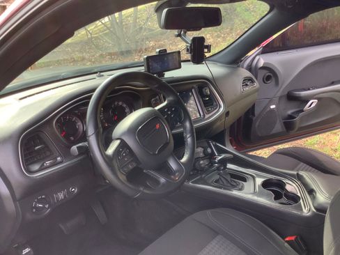 Used 2017 Dodge Challenger SXT w/ Blacktop Package image 8