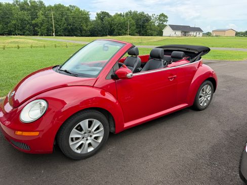 Used 2010 Volkswagen Beetle Convertible FWD image 9