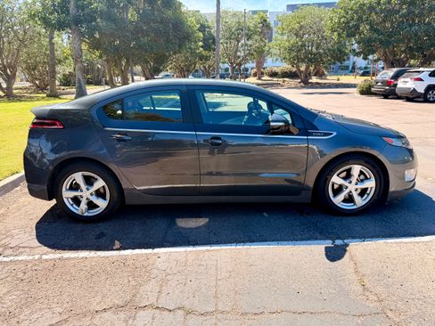 Used 2014 Chevrolet Volt Premium w/ Premium Trim Package image 4