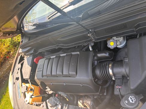 Used 2010 Buick Enclave CXL FWD image 9