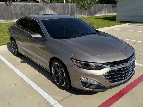 Used 2022 Chevrolet Malibu LT FWD image 1