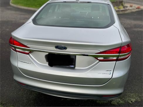 Used 2017 Ford Fusion SE image 6