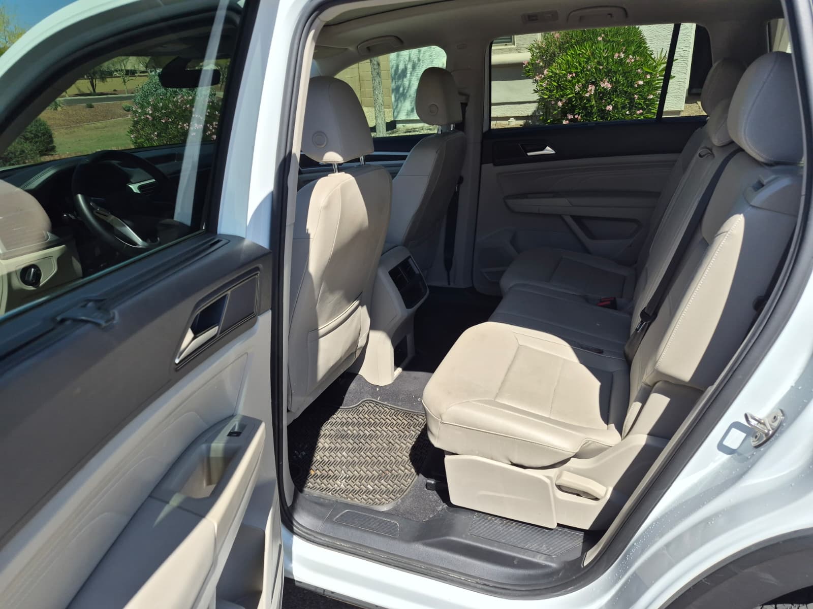 Used 2021 Volkswagen Atlas SE w/ Panoramic Sunroof Package FWD image 9