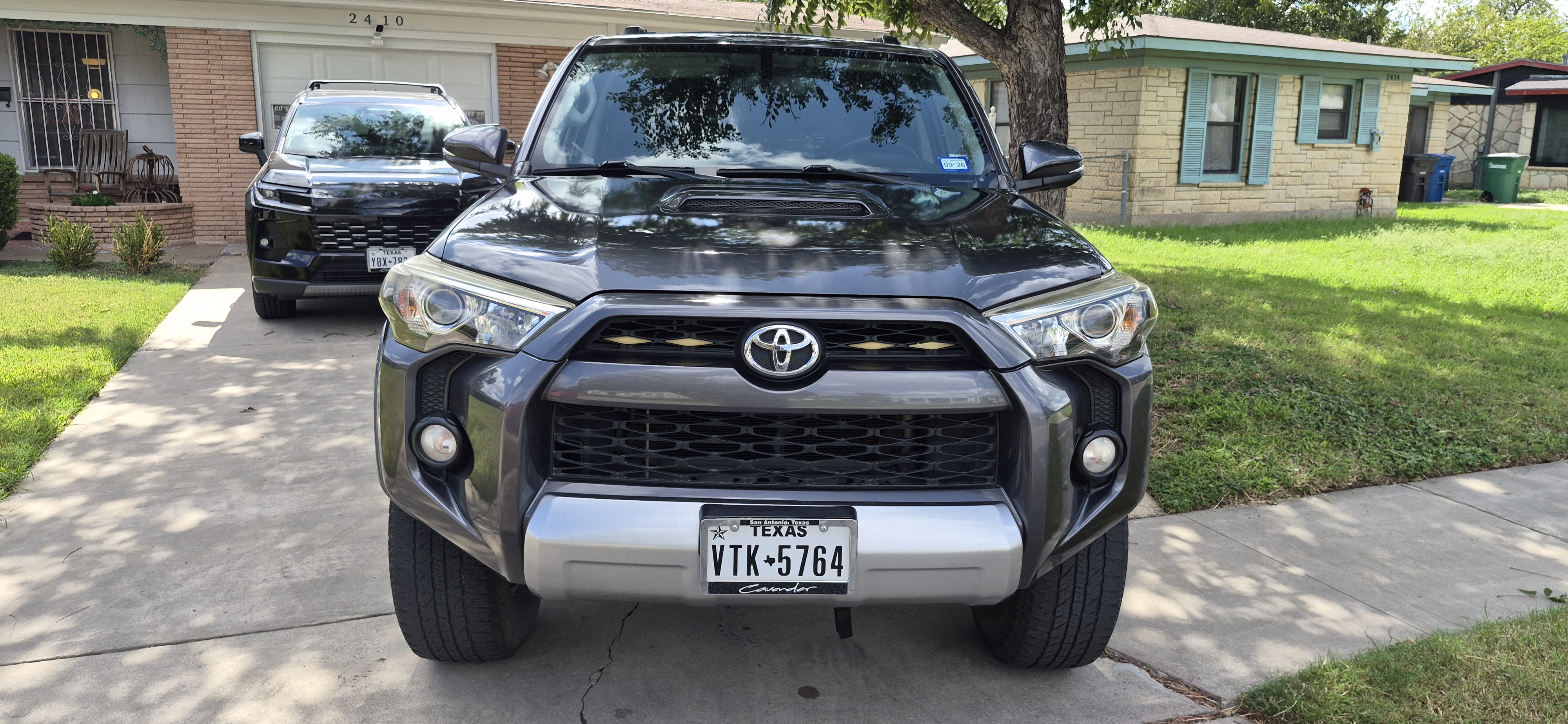 Used 2015 Toyota 4Runner Trail Premium AWD/4WD image 2