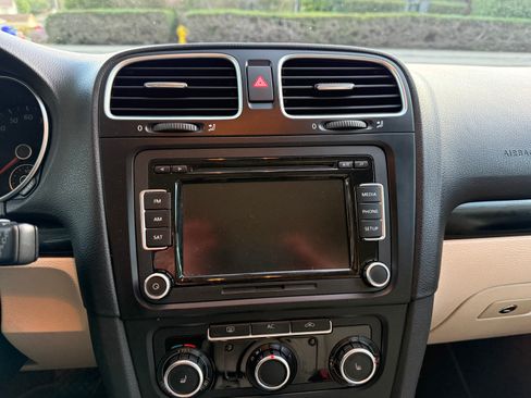 Used 2010 Volkswagen Jetta TDI image 8