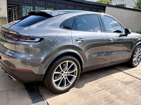 Used 2024 Porsche Cayenne Coupe AWD/4WD image 6