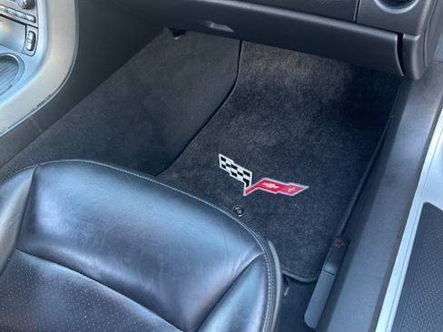Used 2006 Chevrolet Corvette Coupe w/ Preferred Equipment Group RWD image 15