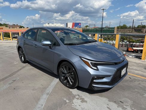 Used 2025 Toyota Corolla SE FWD image 1