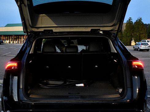 Used 2023 Nissan Ariya FWD image 6