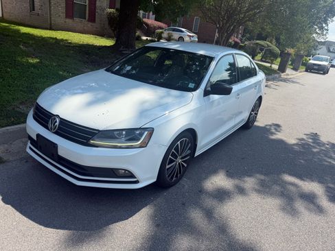 Used 2017 Volkswagen Jetta Sport FWD image 9